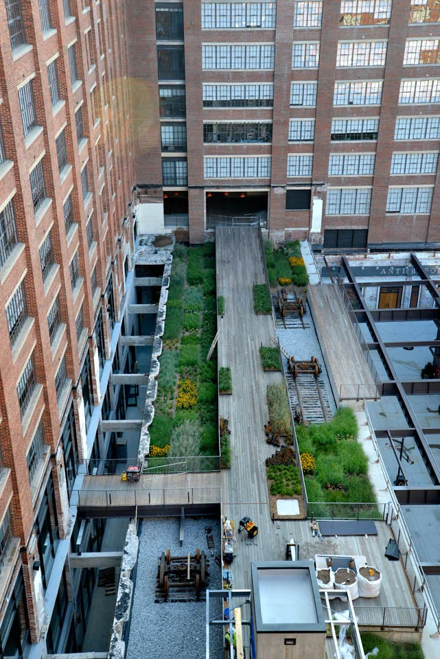 Contractor, Pyramid Constructors, placed material in one continuous pour.