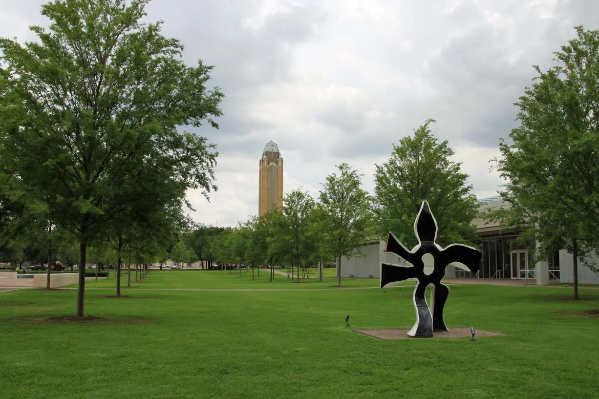 Contractor, Pyramid Constructors, placed material in one continuous pour.